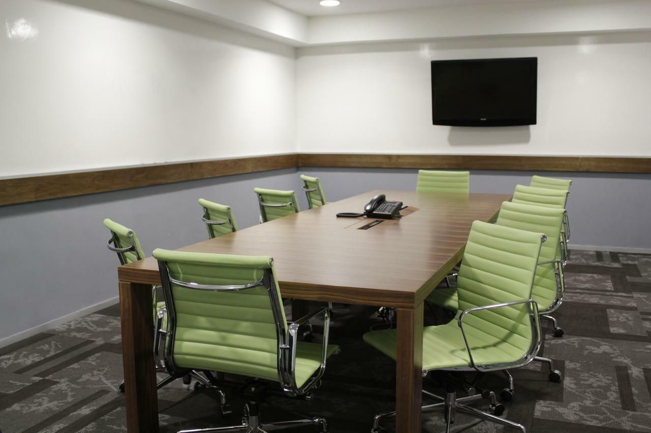 Miranda 克雷塔罗尊贵卡撒旅馆酒店 外观 照片 A meeting room at the University of Westminster