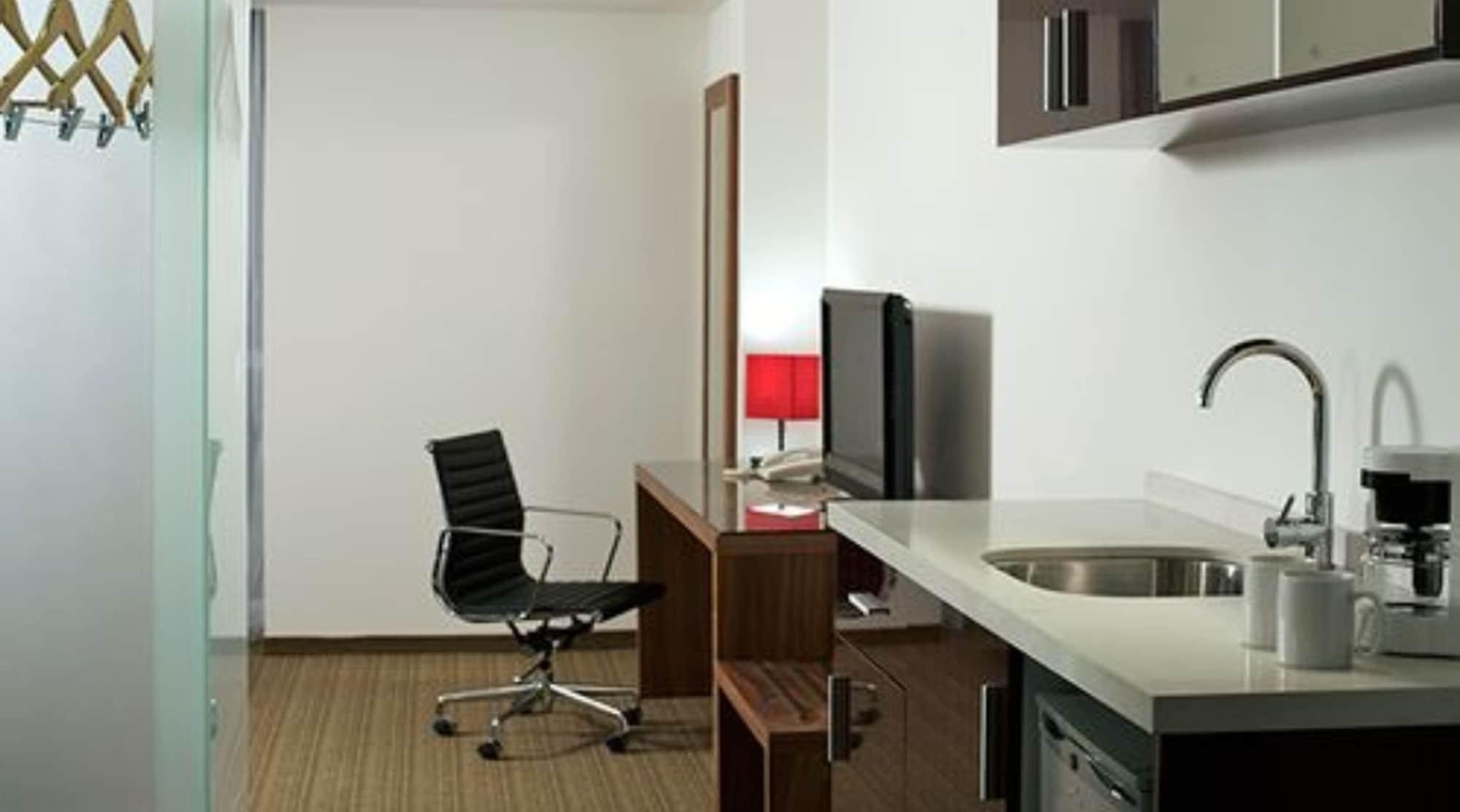 Miranda 克雷塔罗尊贵卡撒旅馆酒店 外观 照片 A typical studio apartment