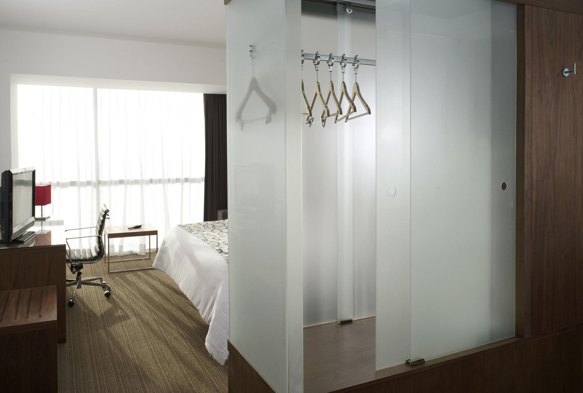 克雷塔罗尊贵卡撒旅馆酒店 外观 照片 A sliding door