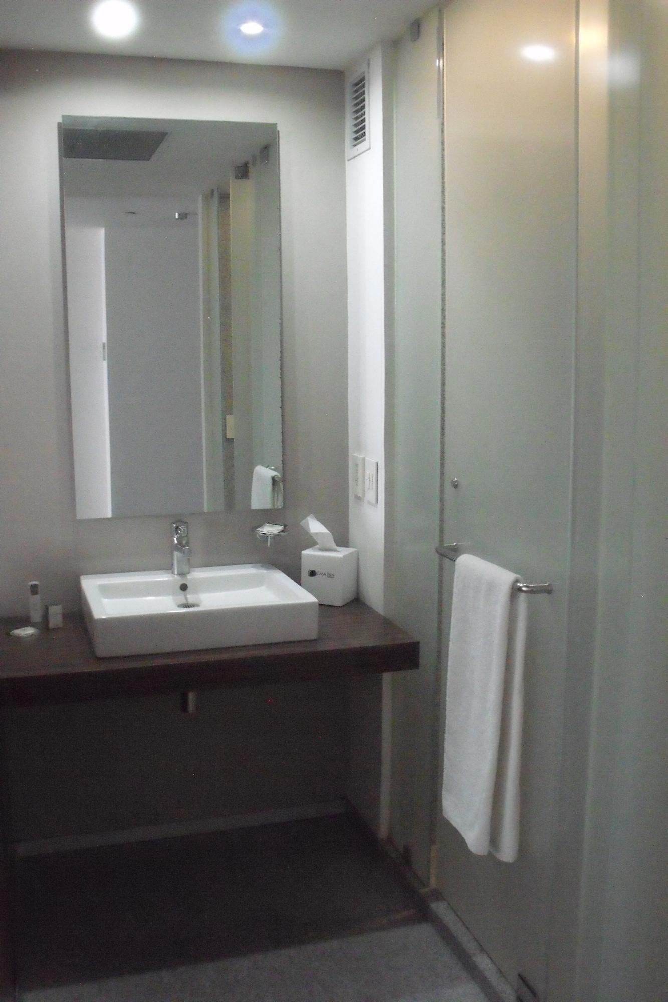 Miranda 克雷塔罗尊贵卡撒旅馆酒店 外观 照片 A bathroom in a hotel