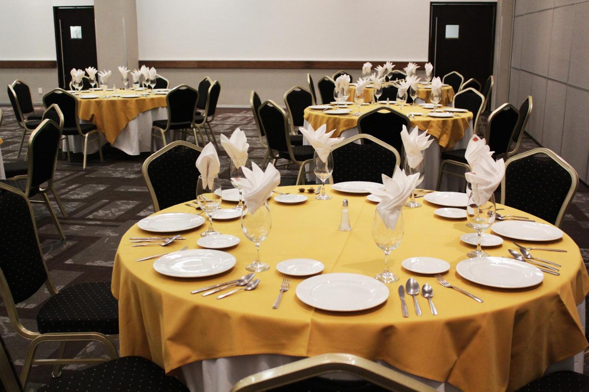 Miranda 克雷塔罗尊贵卡撒旅馆酒店 外观 照片 A table set for a formal dinner